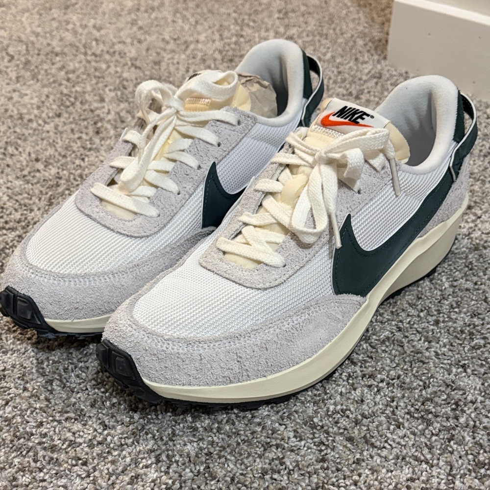 Nike Women’s Waffle Debut Vintage Green/White Sz 10